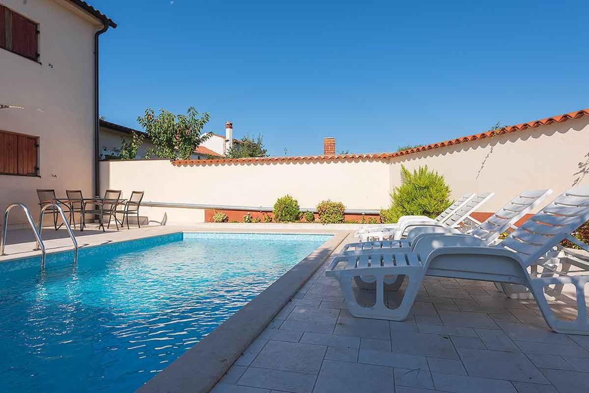 House Melly With Swimming Pool Villa Rovinjsko Selo Exterior photo