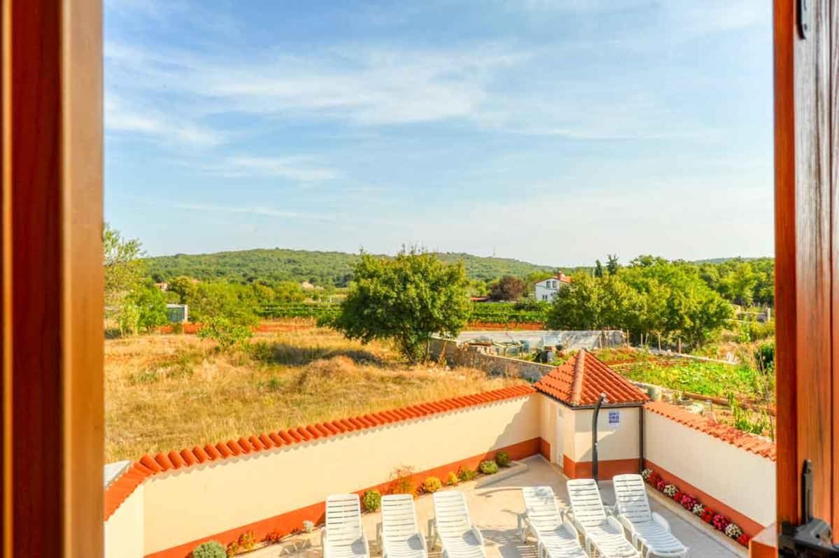 House Melly With Swimming Pool Villa Rovinjsko Selo Exterior photo