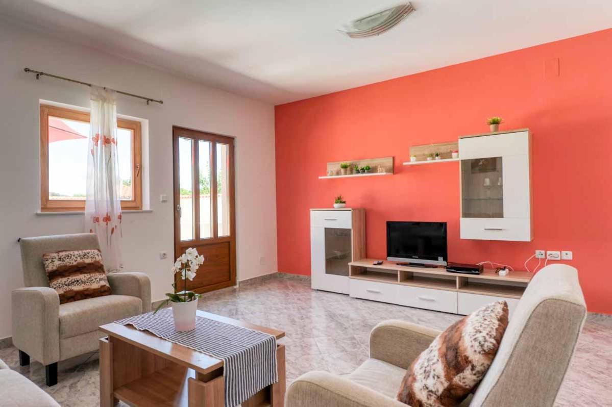 House Melly With Swimming Pool Villa Rovinjsko Selo Exterior photo